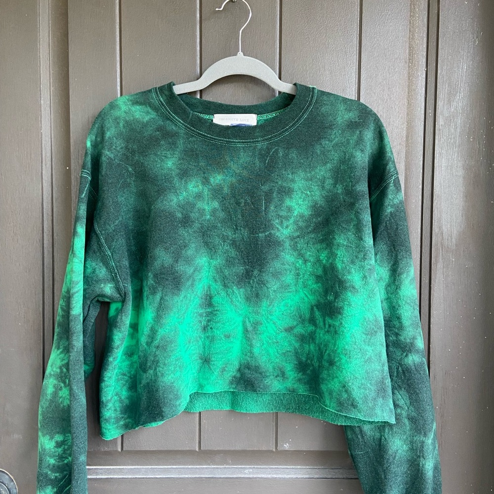 Green Cropped Boxy Sweatshirt with Long Sleeves